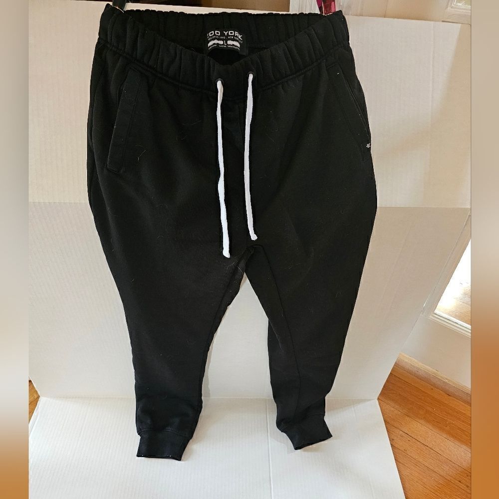 Cute juniors joggers Zoo York size large
